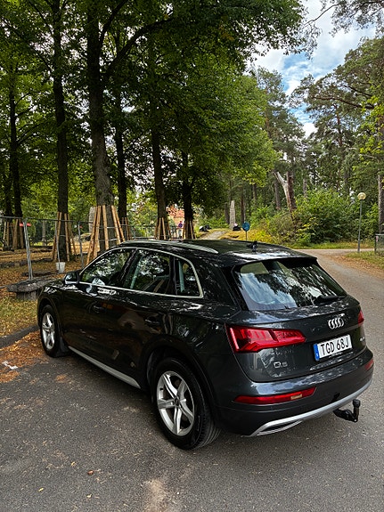 Audi Q5 2 of 12