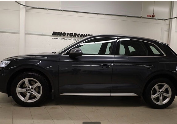 Audi Q5 2 of 5