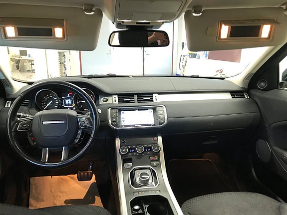Land Rover Range Rover Evoque 12 of 24