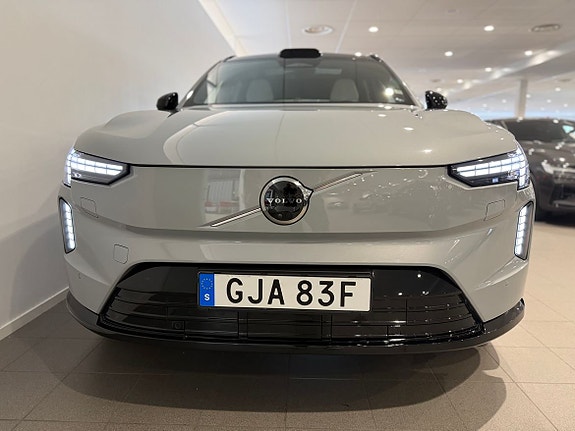 Volvo EX90 2 of 5