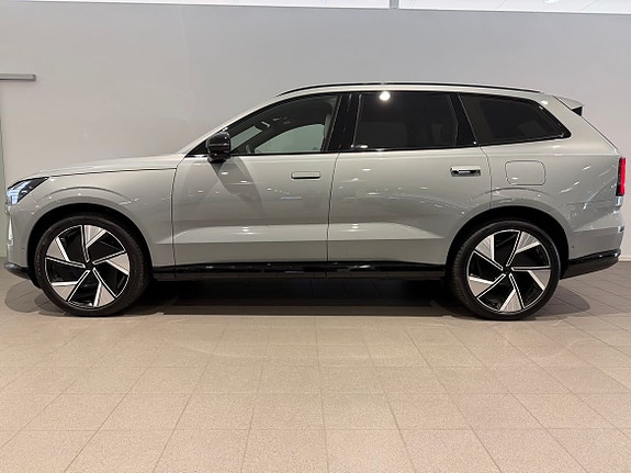 Volvo EX90 3 of 5