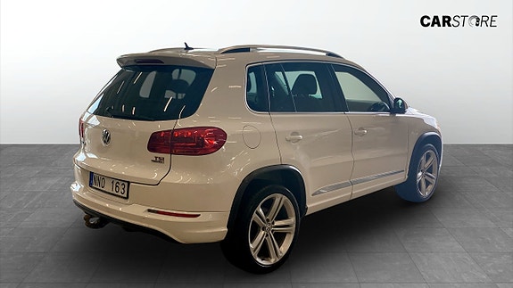 Volkswagen Tiguan 2 of 5