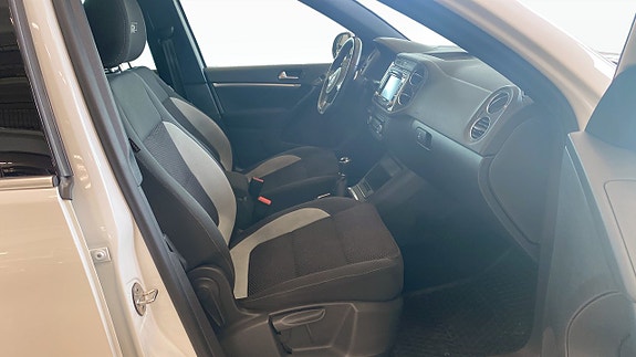 Volkswagen Tiguan 3 of 5