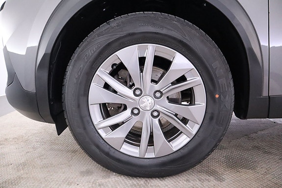 Peugeot 2008 9 of 18