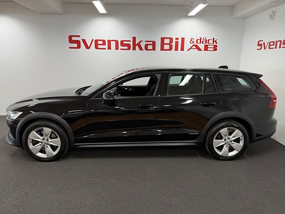 Volvo V60 Cross Country 2 of 5