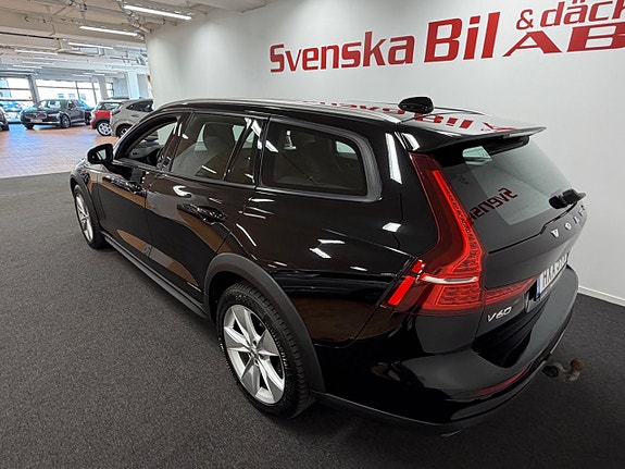 Volvo V60 Cross Country 3 of 5