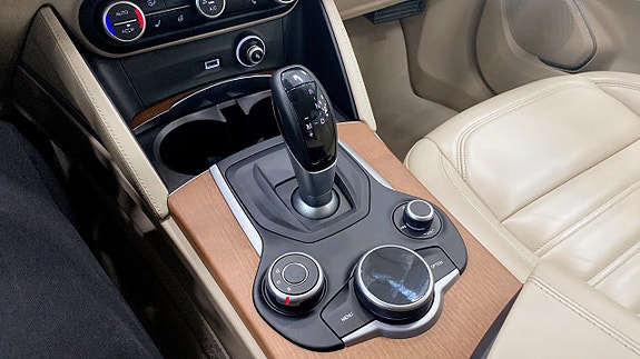 Alfa Romeo Stelvio 13 of 22