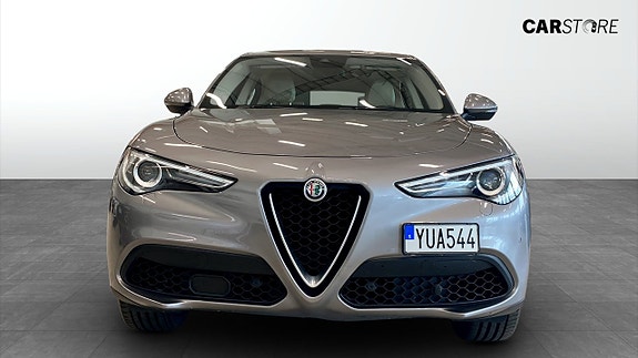 Alfa Romeo Stelvio 8 of 22