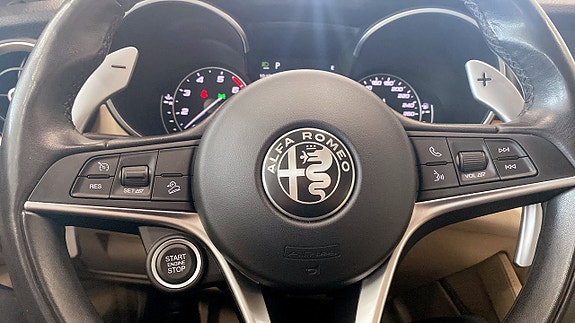 Alfa Romeo Stelvio 15 of 22