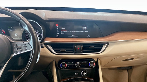 Alfa Romeo Stelvio 12 of 22