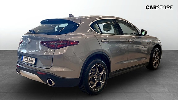 Alfa Romeo Stelvio 2 of 5