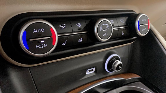 Alfa Romeo Stelvio 14 of 22