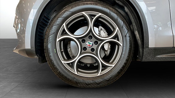 Alfa Romeo Stelvio 9 of 22