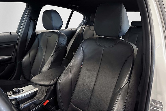 BMW 120i 10 of 21
