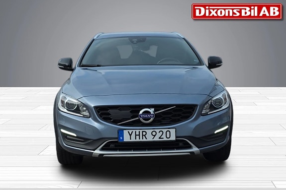 Volvo V60 Cross Country 11 of 13