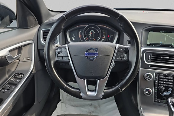 Volvo V60 Cross Country 7 of 13