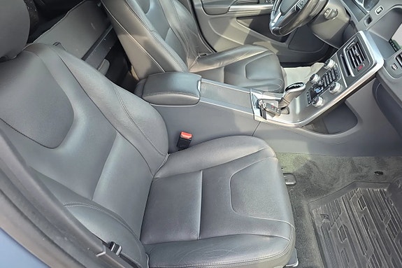 Volvo V60 Cross Country 10 of 13