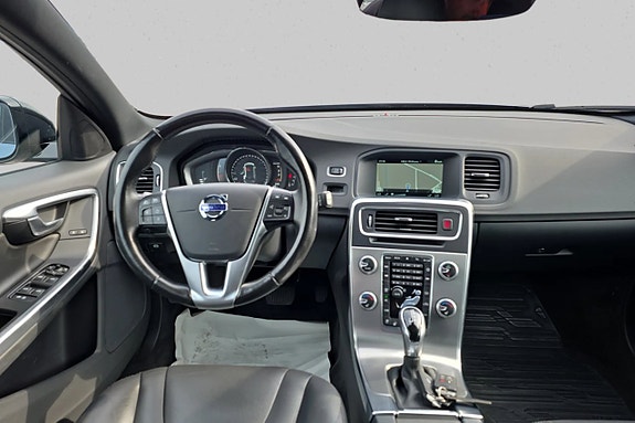 Volvo V60 Cross Country 6 of 13