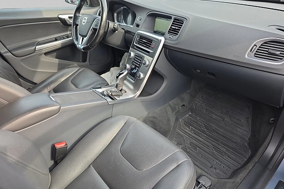 Volvo V60 Cross Country 9 of 13