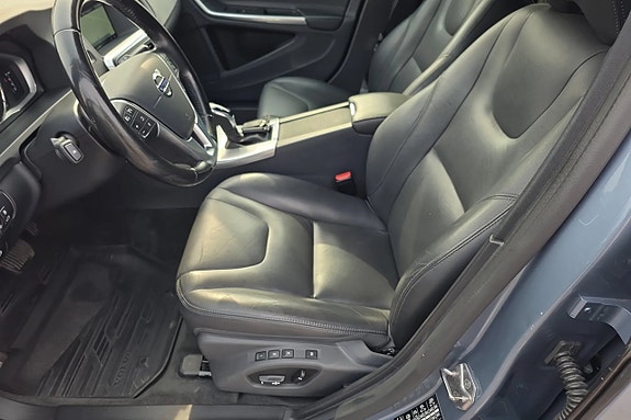Volvo V60 Cross Country 8 of 13