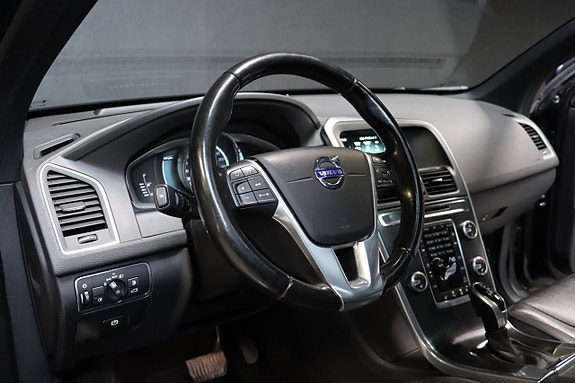Volvo XC60 10 of 27