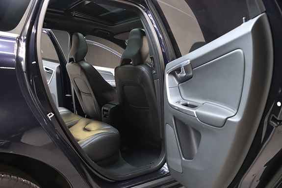 Volvo XC60 13 of 27