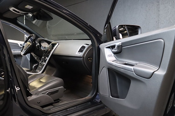 Volvo XC60 14 of 27