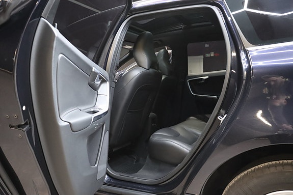 Volvo XC60 12 of 27