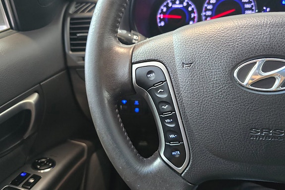 Hyundai Santa Fe 16 of 24