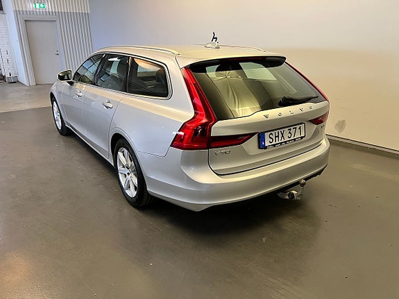 Volvo V90 3 of 5