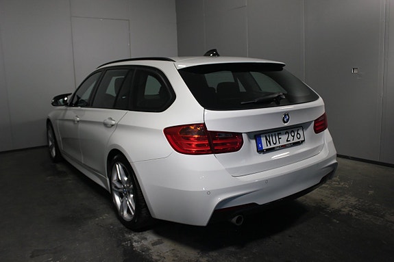 BMW 318d 3 of 5