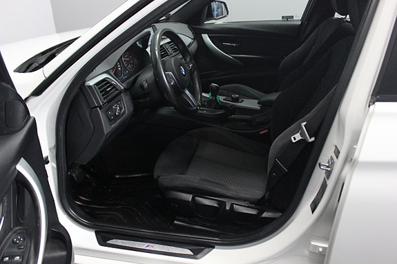 BMW 318d 12 of 26