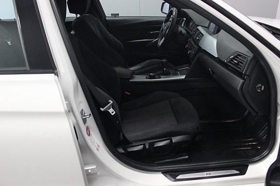 BMW 318d 13 of 26
