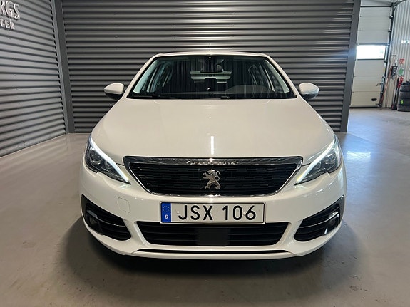 Peugeot 308 2 of 5