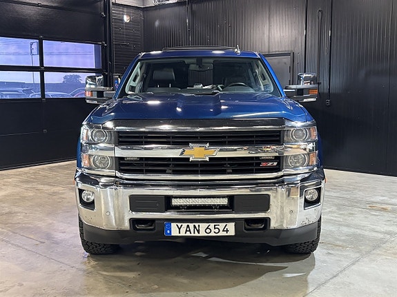 Chevrolet Silverado 2500 2 of 5