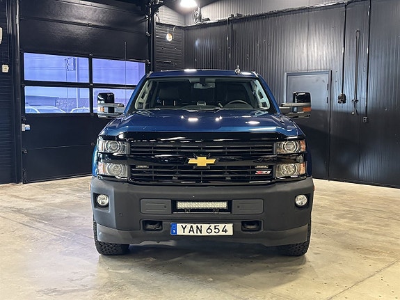 Chevrolet Silverado 2500 2 of 27
