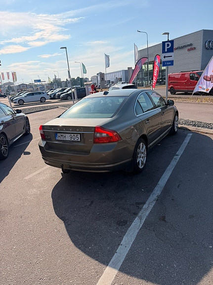 Volvo S80 3 of 5