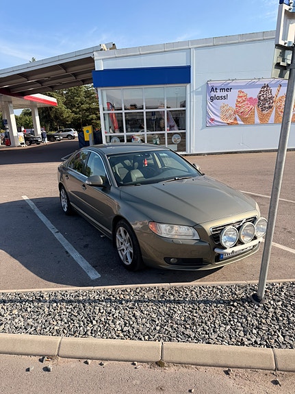 Volvo S80 2 of 5
