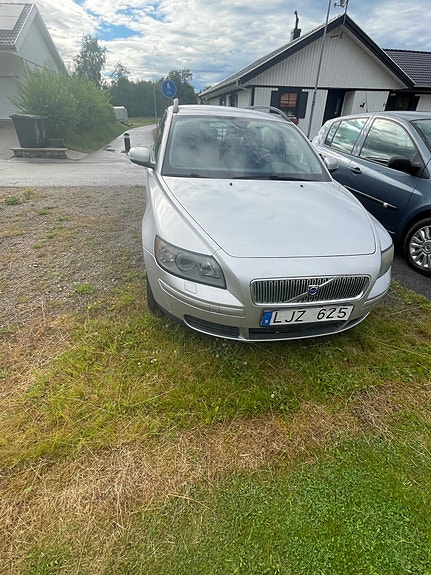 Volvo V50 4 of 5