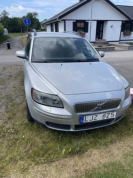 Volvo V50 2 of 5