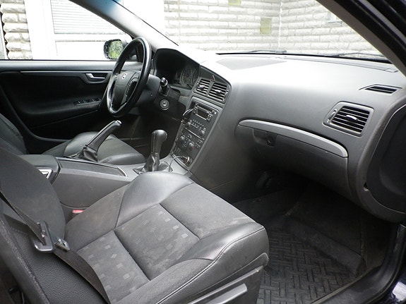 Volvo V70 4 of 5