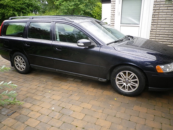 Volvo V70 2 of 5