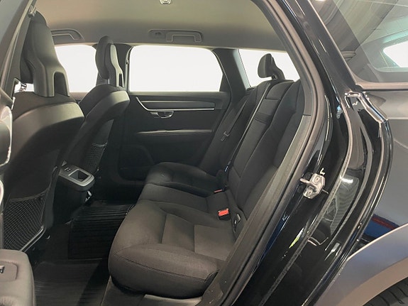 Volvo V90 Cross Country 10 of 16