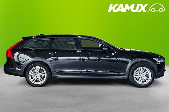 Volvo V90 Cross Country 2 of 5