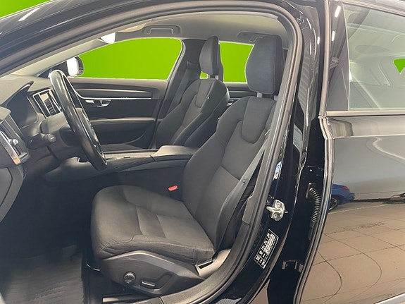 Volvo V90 Cross Country 9 of 16