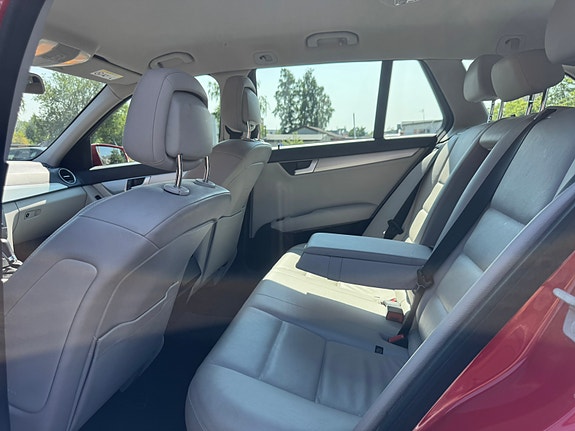 Mercedes-Benz C220 10 of 15