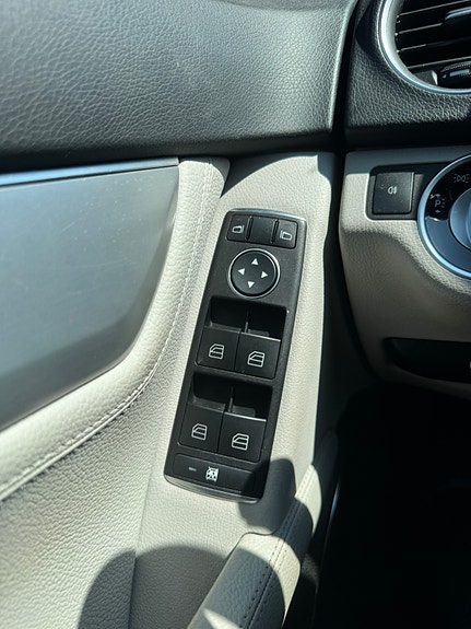 Mercedes-Benz C220 15 of 15