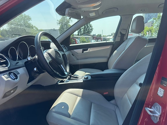 Mercedes-Benz C220 9 of 15