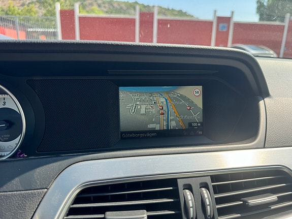 Mercedes-Benz C220 13 of 15