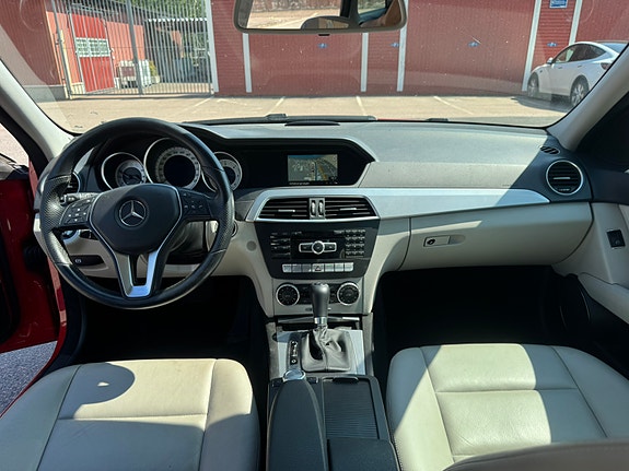 Mercedes-Benz C220 11 of 15